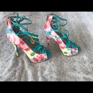 Floral strappy platform sandals